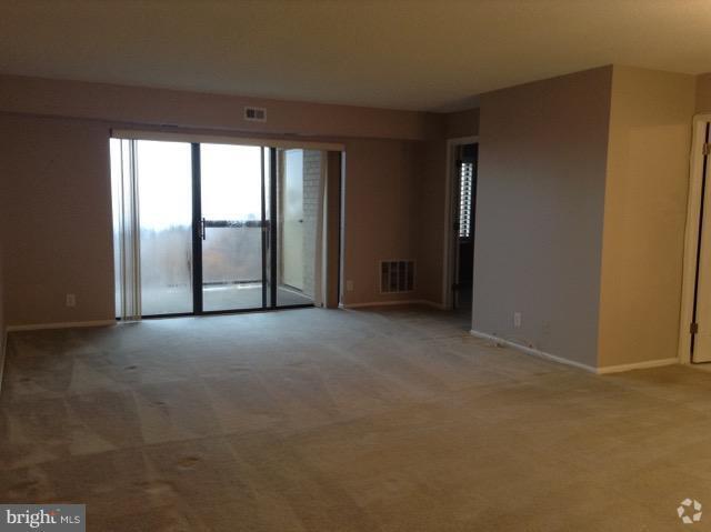 Building Photo - 203 Yoakum Pkwy Unit 1419 Rental