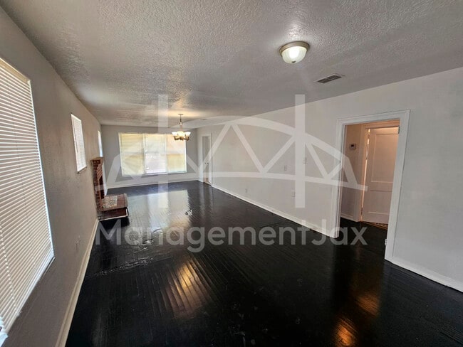 Photo - 1664 W 15th St