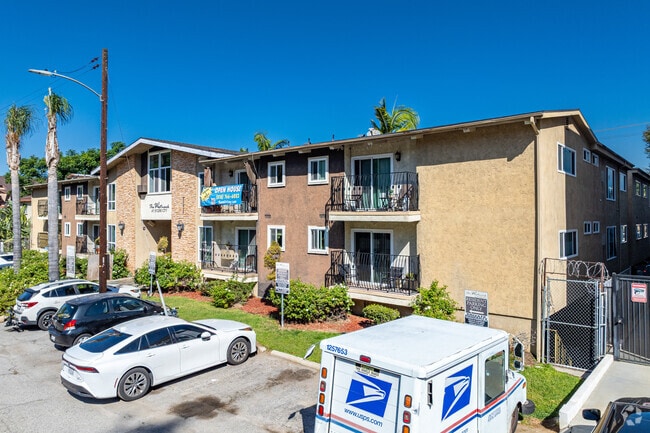 Primario - Alhambra @ Studio City Apts.