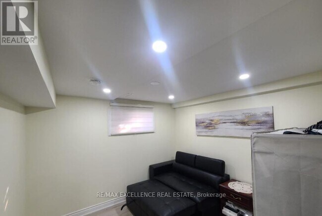 Photo - 156 Voltarie Cres