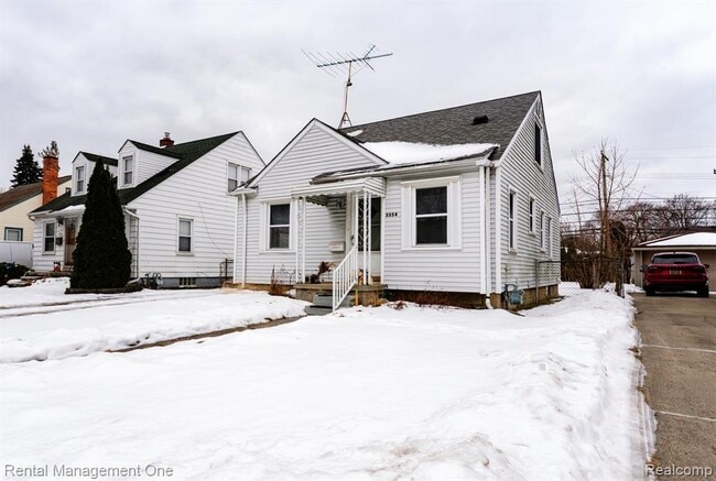 Photo - 3354 Monroe St