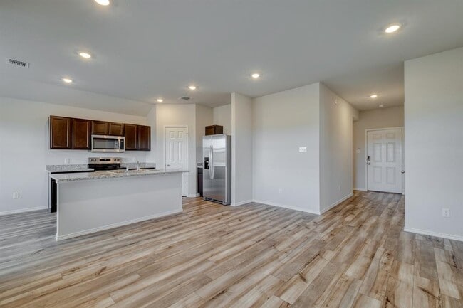 Photo - 167 McNamara Ct