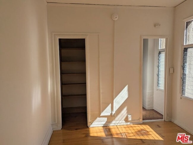 Photo - 634 S Gramercy Pl