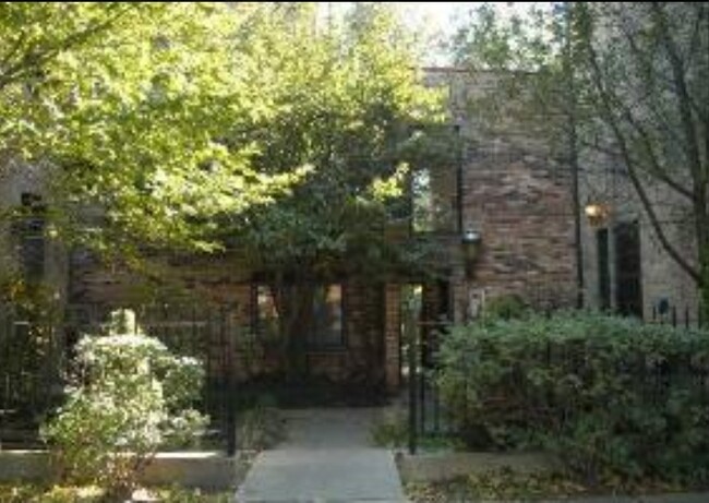 Photo - 1255 W Belden Ave Townhome