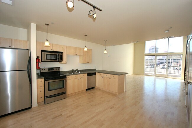 322 Broadway Blvd NE
