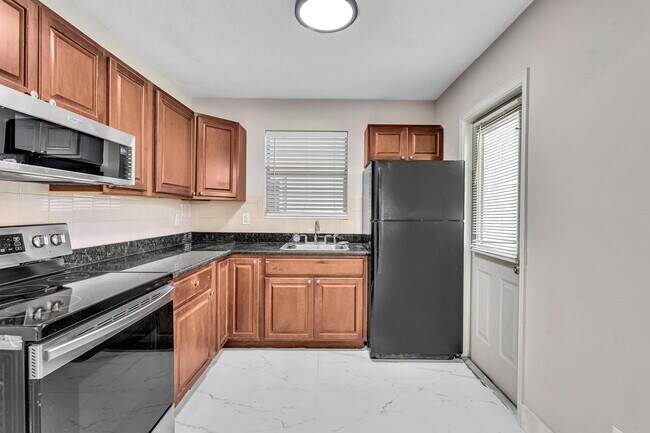 Building Photo - 626 SW 14th Ave Unit 102