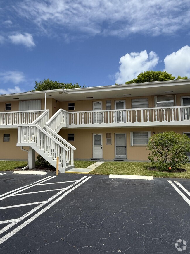 Building Photo - 2213 NE 1st Ct Unit 203 Rental