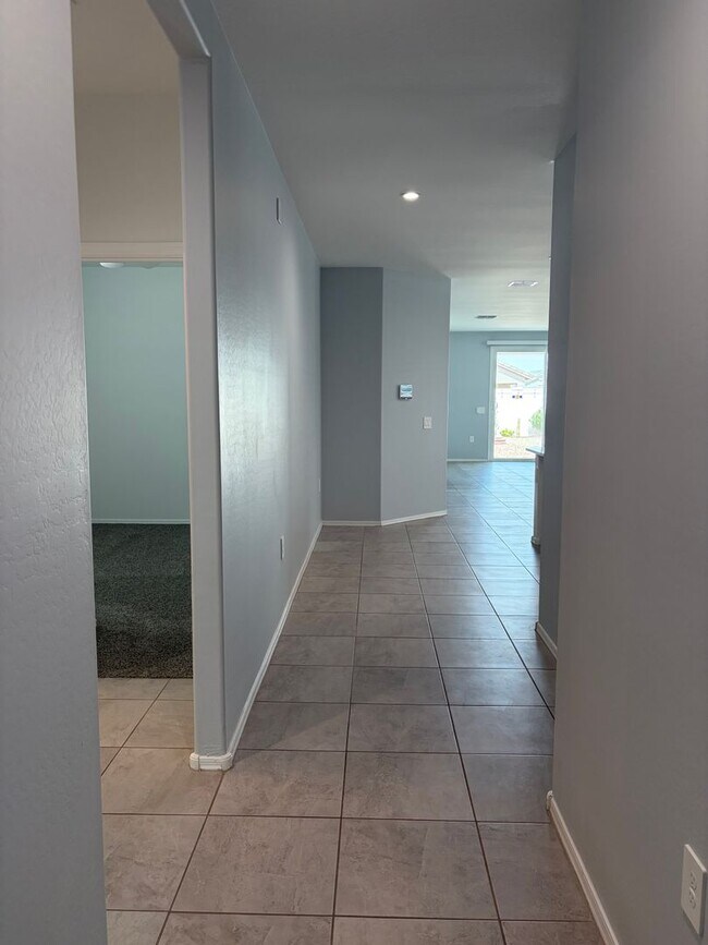36202 W San Alvarez Ave