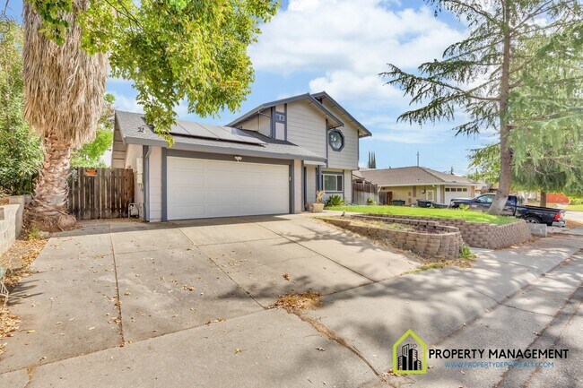 Photo - 4-Bedroom, 2.5-Bath House with Pool & Solar!