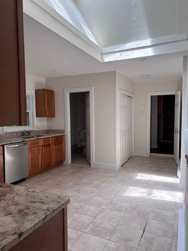 Photo - Large 4 bedroom, 2 1/2 bath home for rent in Ravena, NY on Rt 9W Unidad House