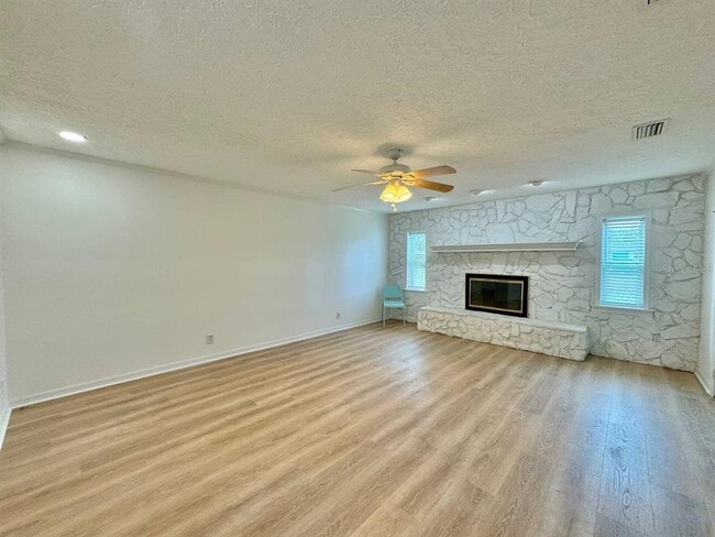 Photo - 621 85th Ave N