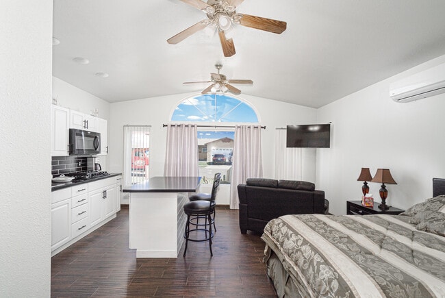 Photo - 264 Flowerdale Ln