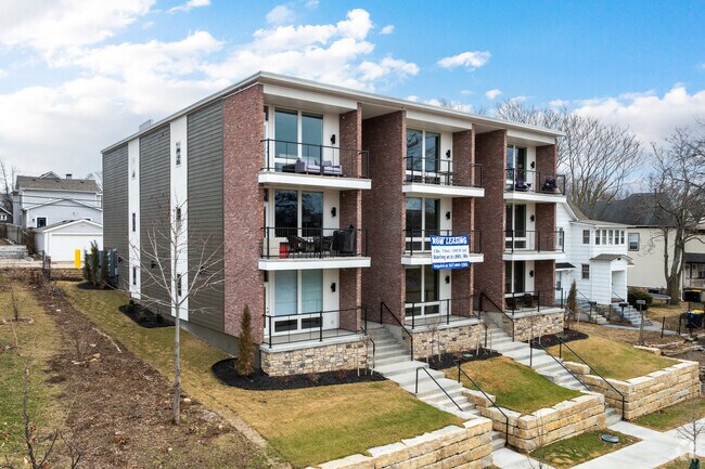 Building Photo - Kenwood 2