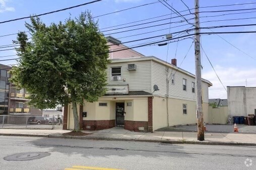 Building Photo - 329 Revere St Unit 2 Rental