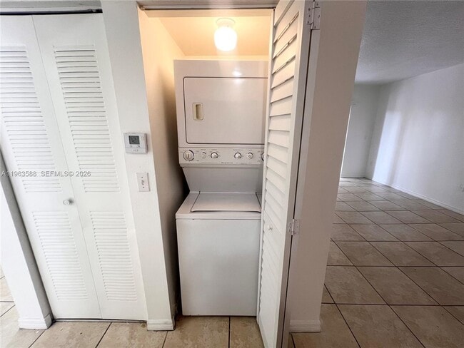 Photo - 17602 NW 25th Ave Unidad 305