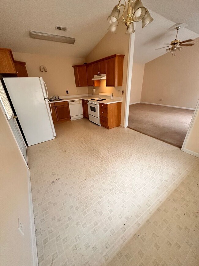 Photo - 2 Green Acre Rd NE Unidad D