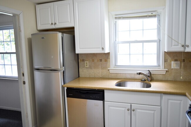 Kitchen - 49 Grandview Dr Unidad D