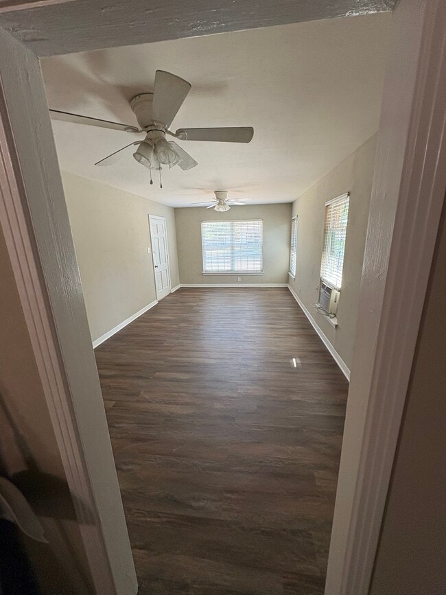 Photo - 211 Latch Dr