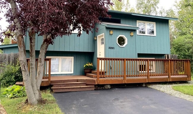 Building Photo - 3 Bedroom Home in South Anchorage!