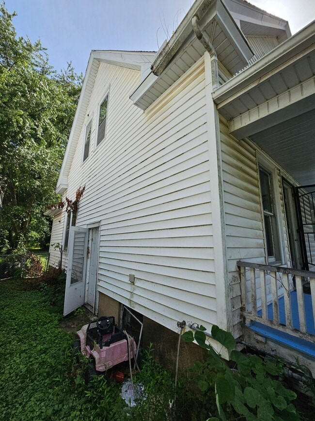 Photo - 945 W Packard St