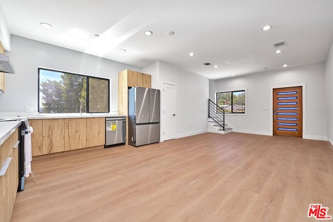 Photo - 102 Marion Blvd