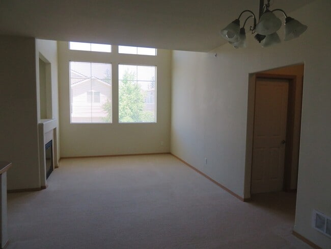 Photo - 1925 Garry Oaks Ave