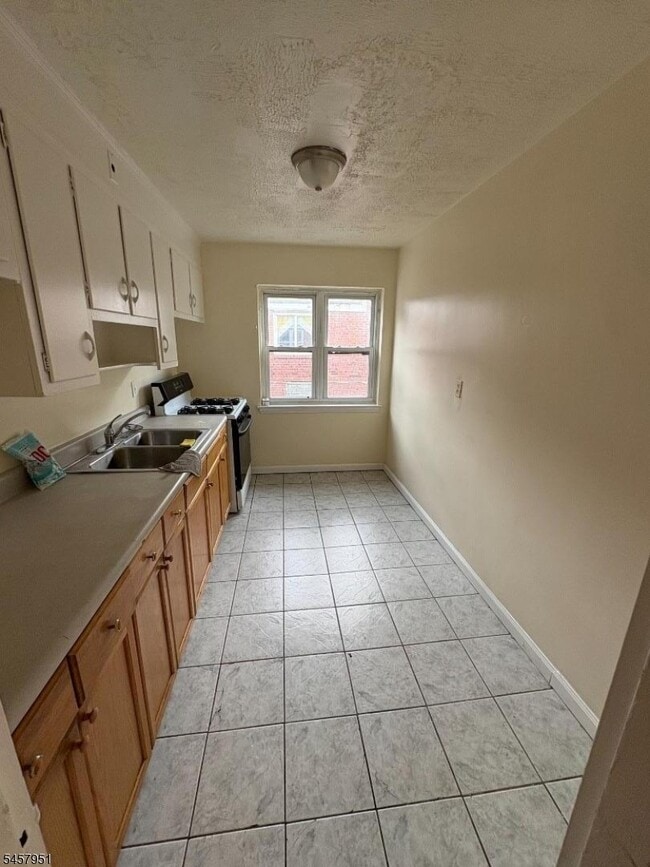 138 Midland Pl