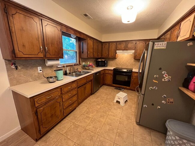Photo - 325 Pleasant St