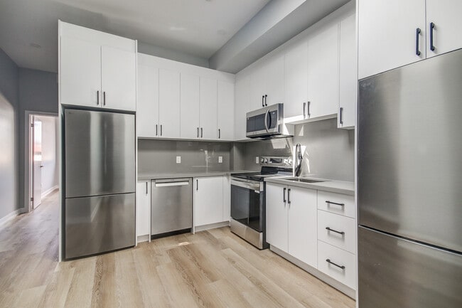 Photo - 453 Dundas St W Unit 3