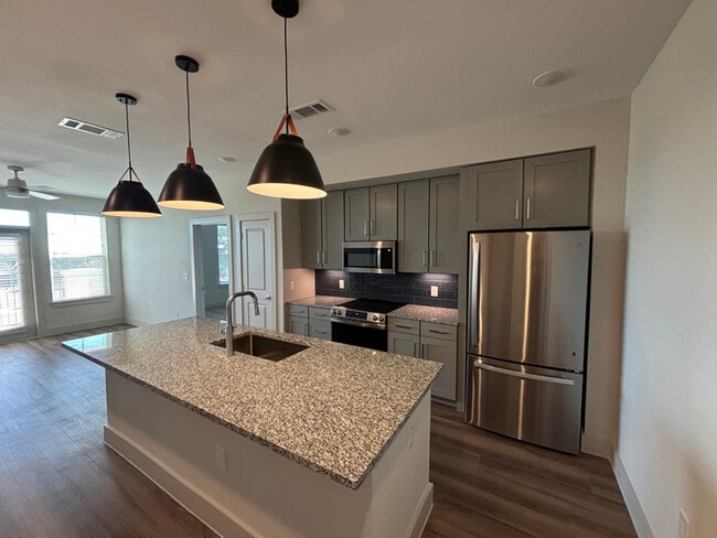 Building Photo - 216 Flint Rdg Rd