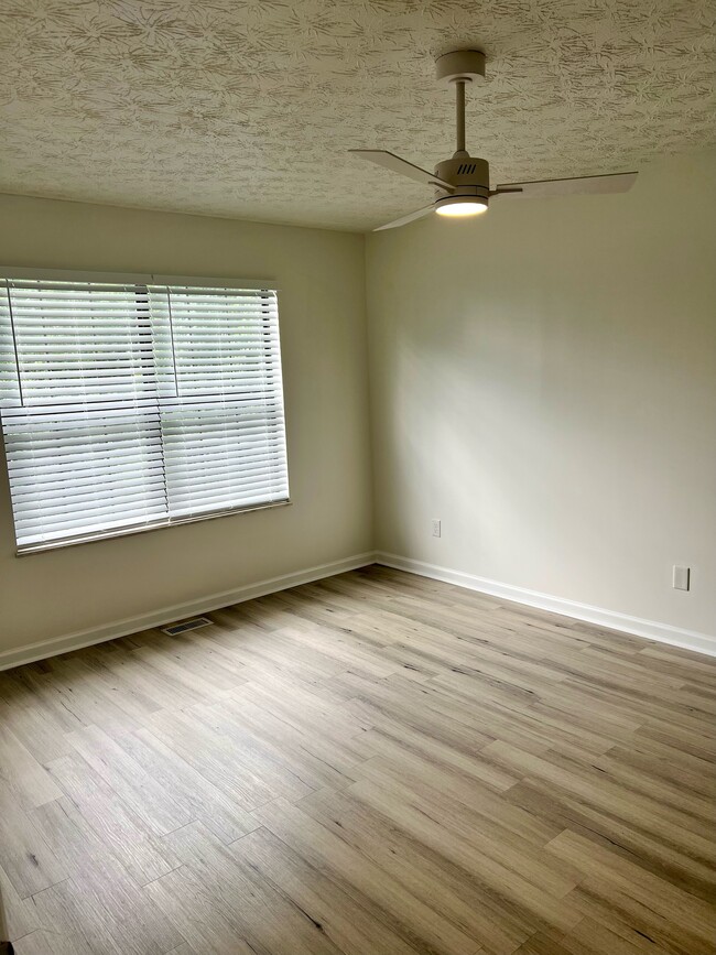 Main Floor Bedroom - 610 Shadywood Ln