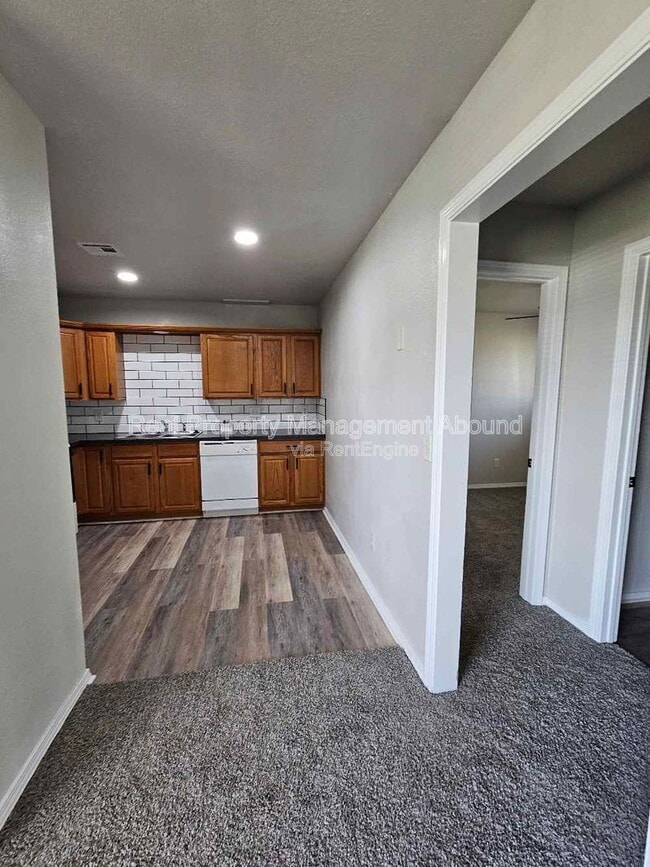 Photo - 101 E Broadway St