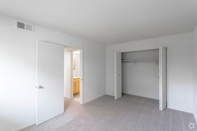 1 BR w Den, 1 BA - 740 SF
