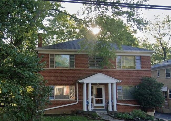 Building Photo - 1928 Sutton Rd Unit 4