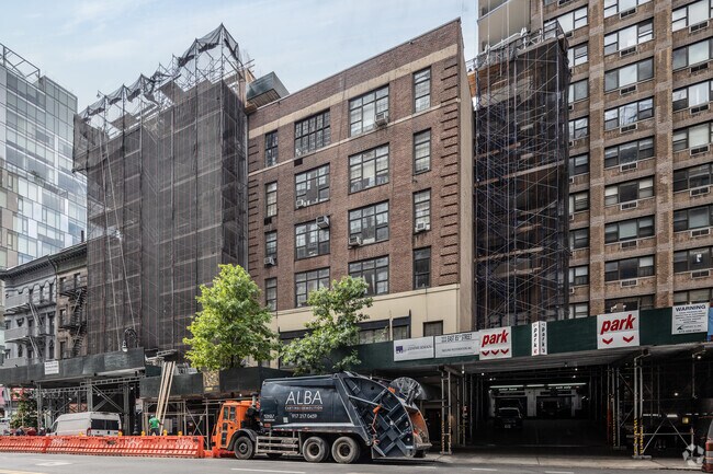 Photo - 120 E 86th St