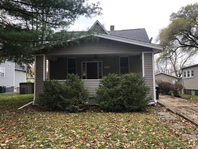 Building Photo - Great 2BR house on Fell Avenue, near IWU