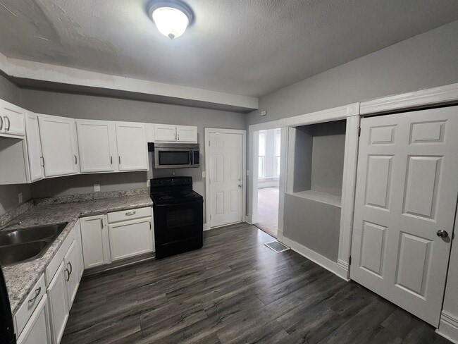 Photo - Large 4 bedroom house