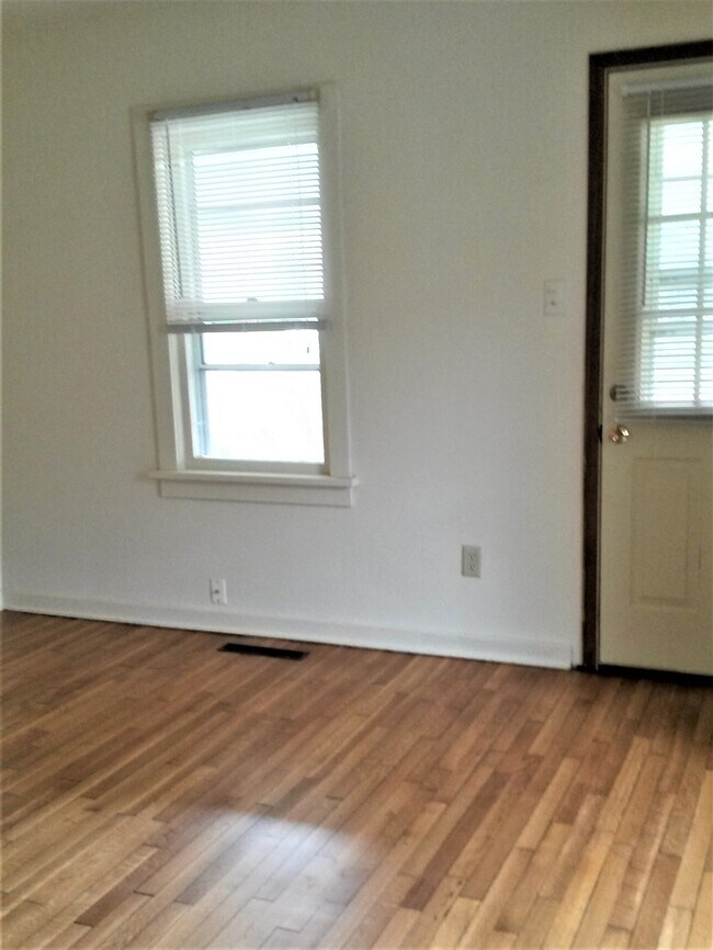 3702 Hillcrest Dr Apartments Unit B Madison, WI