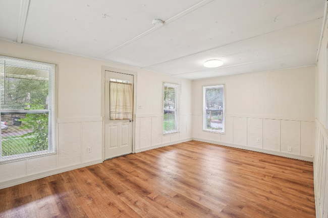 Building Photo - 726 S Oak St Rental