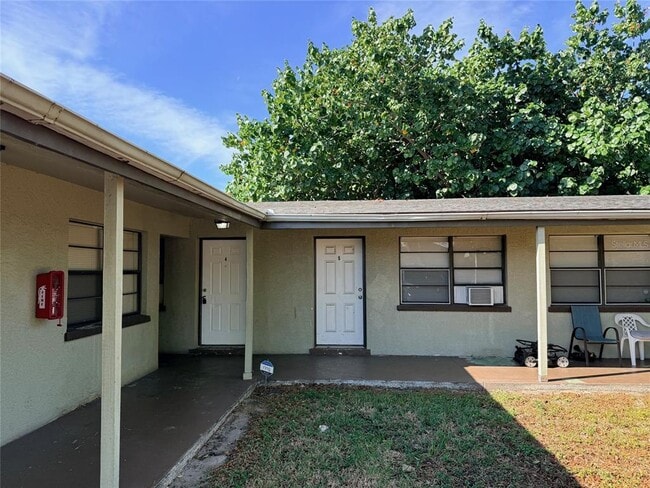 Building Photo - 2404 10th St W Unit 4