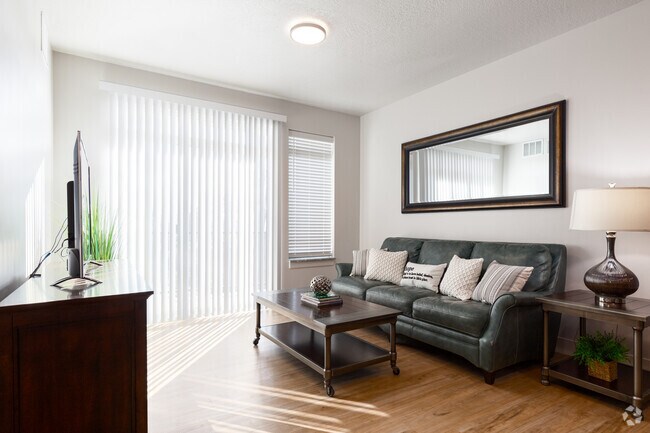 1BR, 1BA - 691SF