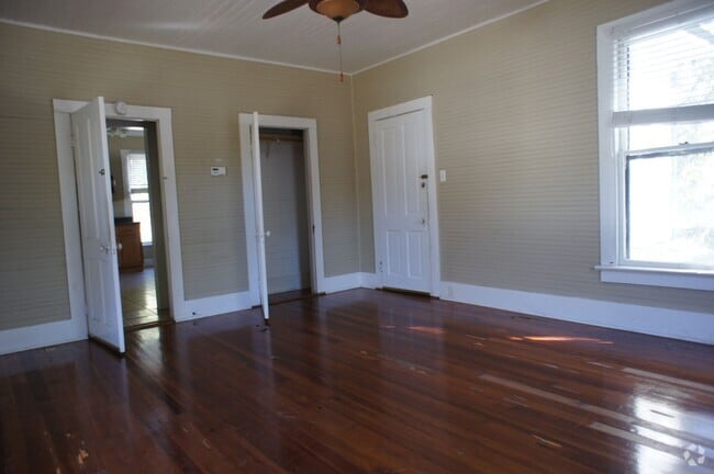 Building Photo - 115 NE 9th St Unit MR65-03 Rental