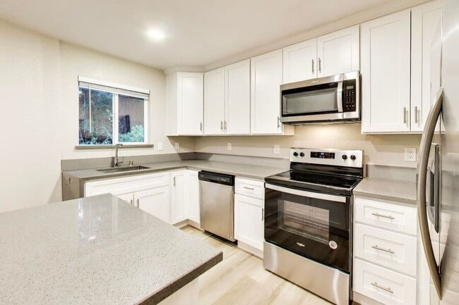 Photo - 25 Devonshire Blvd Unit 01