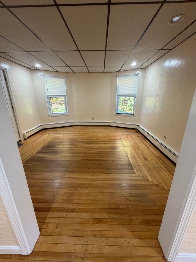 Building Photo - 28 Hermitage Ln Unit First Floor