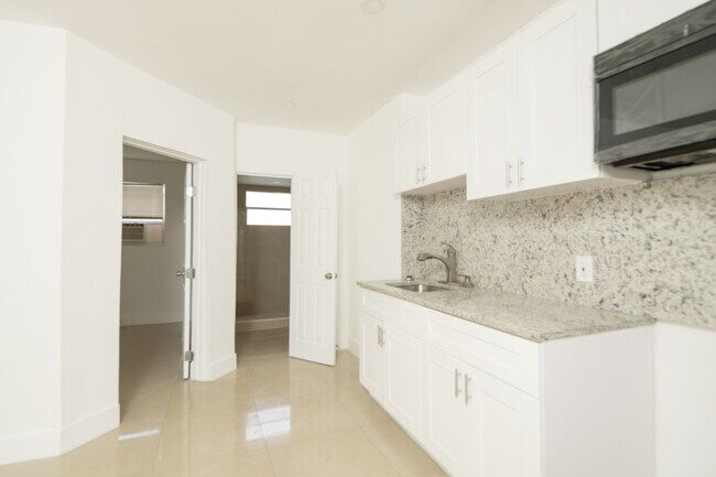 Photo - 724 NW 3rd Ct