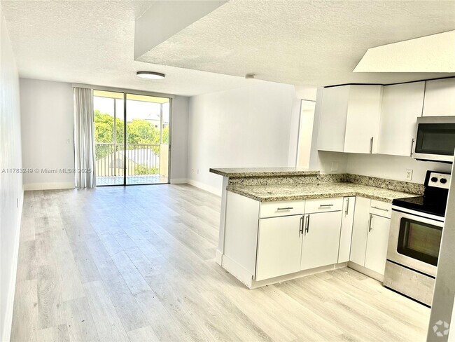 Building Photo - 8373 Lake Dr Unit 502 Rental