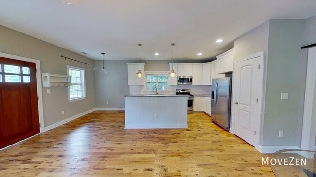 Photo - 817 Ellington St