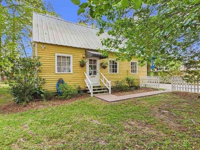 Photo - COMING SOON! Charming Cottage in the Center of Town