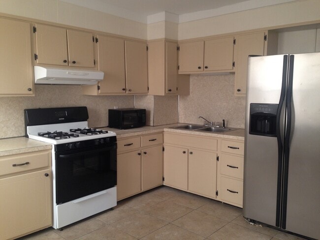 Photo - Great Home! Spacious and Updated! Wood Flooring! New Window! Eat-in-Kitchen! Yard!