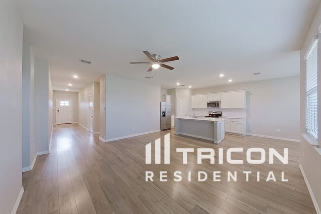 Photo - 235 Jenkinson Dr